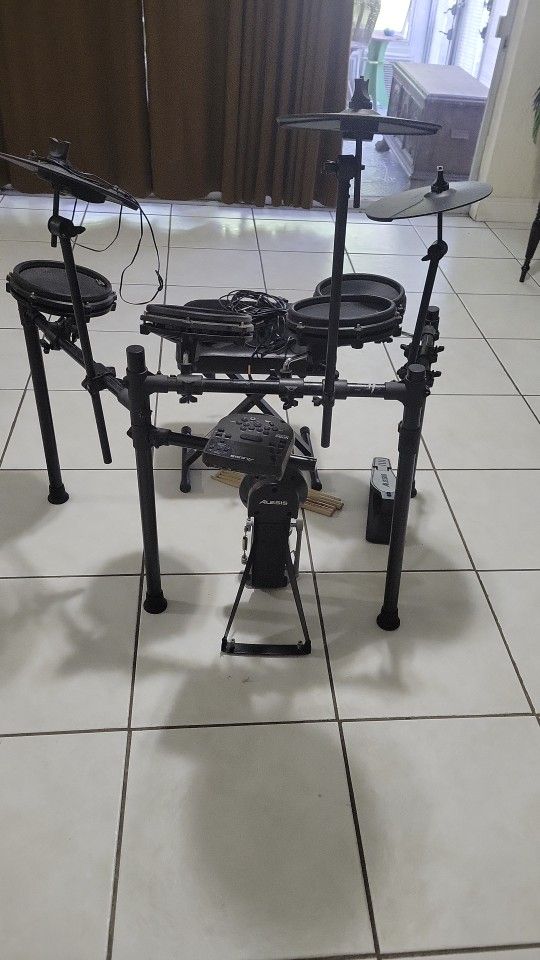 Alesis Drum Set In Good Condition 