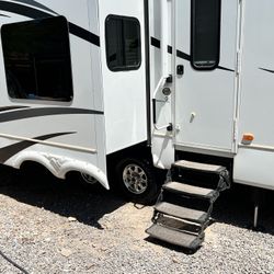 2013 Montana RL Fifth Wheel RV 39ft