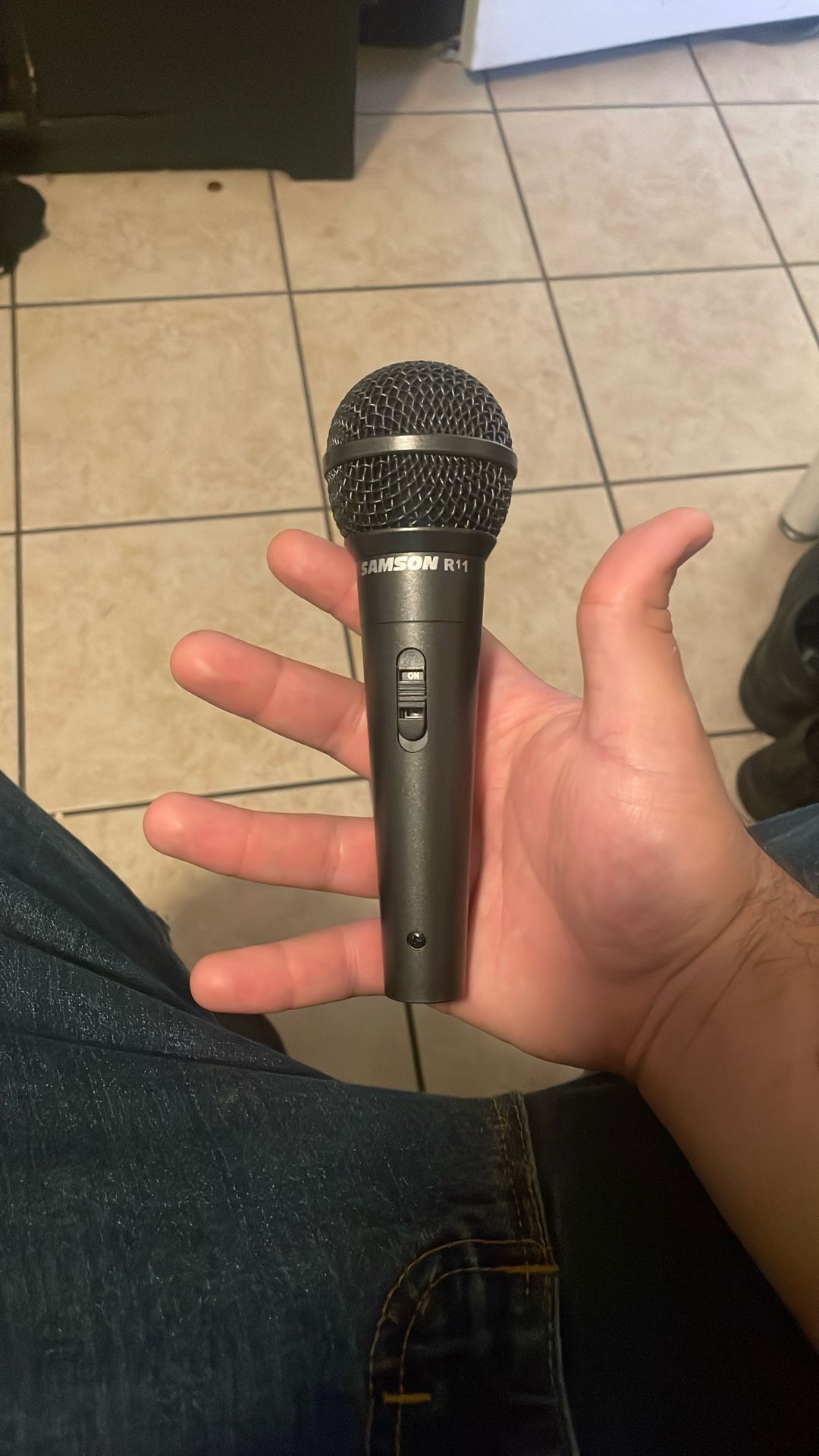 Samson R11 Microphone With Cables for Sale in Phoenix, AZ - OfferUp