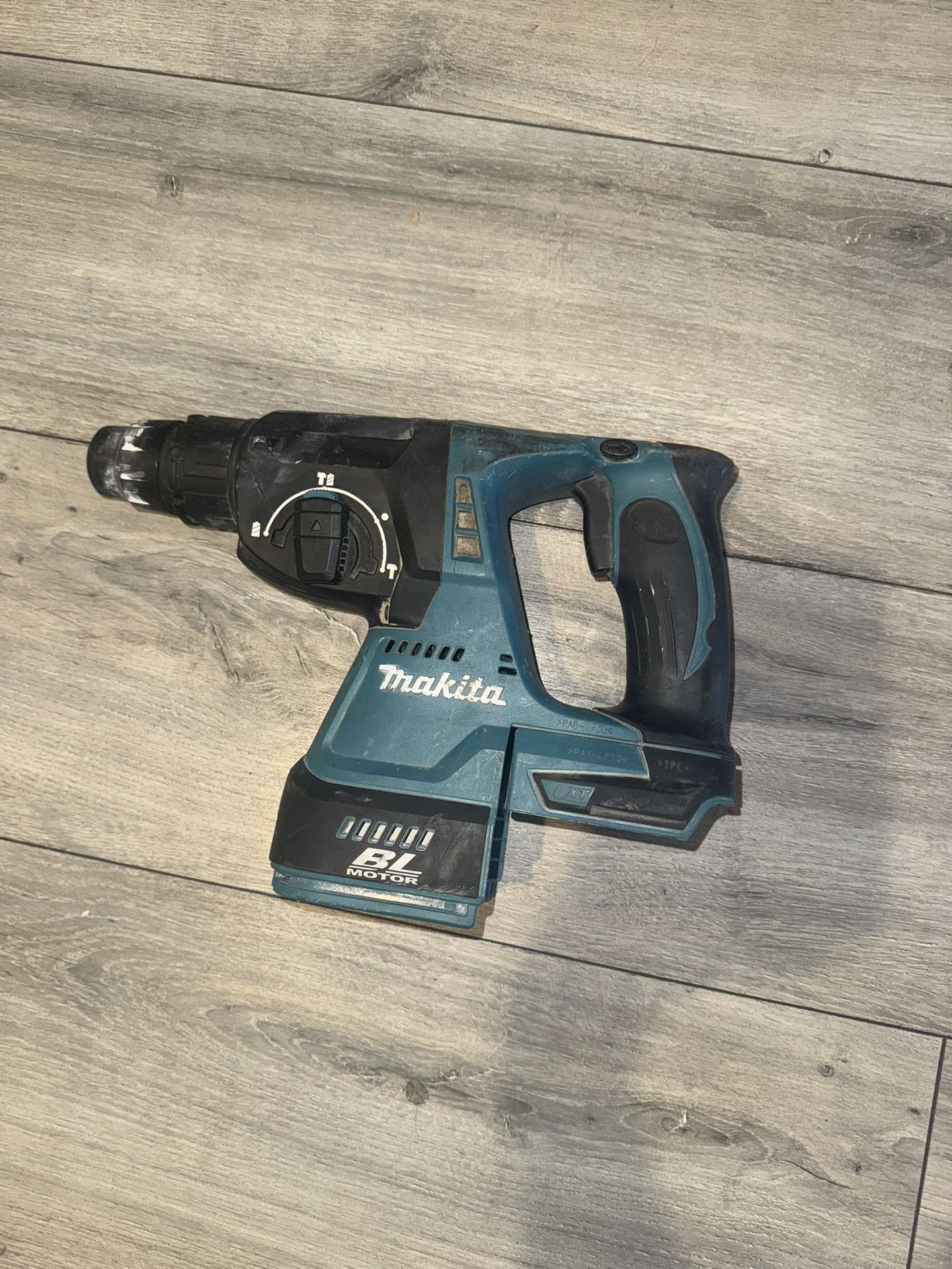 Makita Roto hammer and vacuum