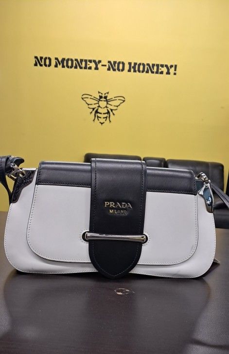 Prada
City Calfskin Sidonie Shoulder Bag White Black (H)