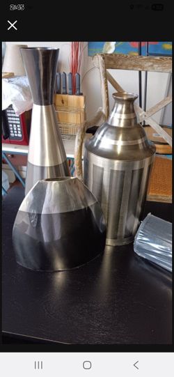 Black And Gray Vases Iron Set