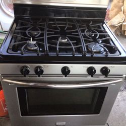 Frigidaire Gas Stove W/ 5 Burners 
