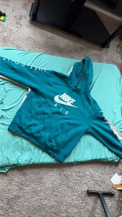 2 Nike hoodies 30$