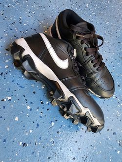 Jordan 1 Low
Little/Big Kids' Cleats Size: 5.5Y