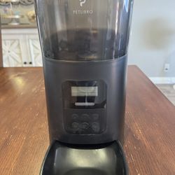 Automated Dog And Cat Feeder