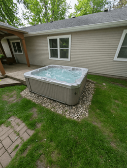 2014 Dimension 1 Cove Hot Tub – Good Condition, 4-Person with Cover - Algonquin, IL
