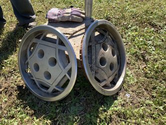 Datsun 70’s hubcaps.