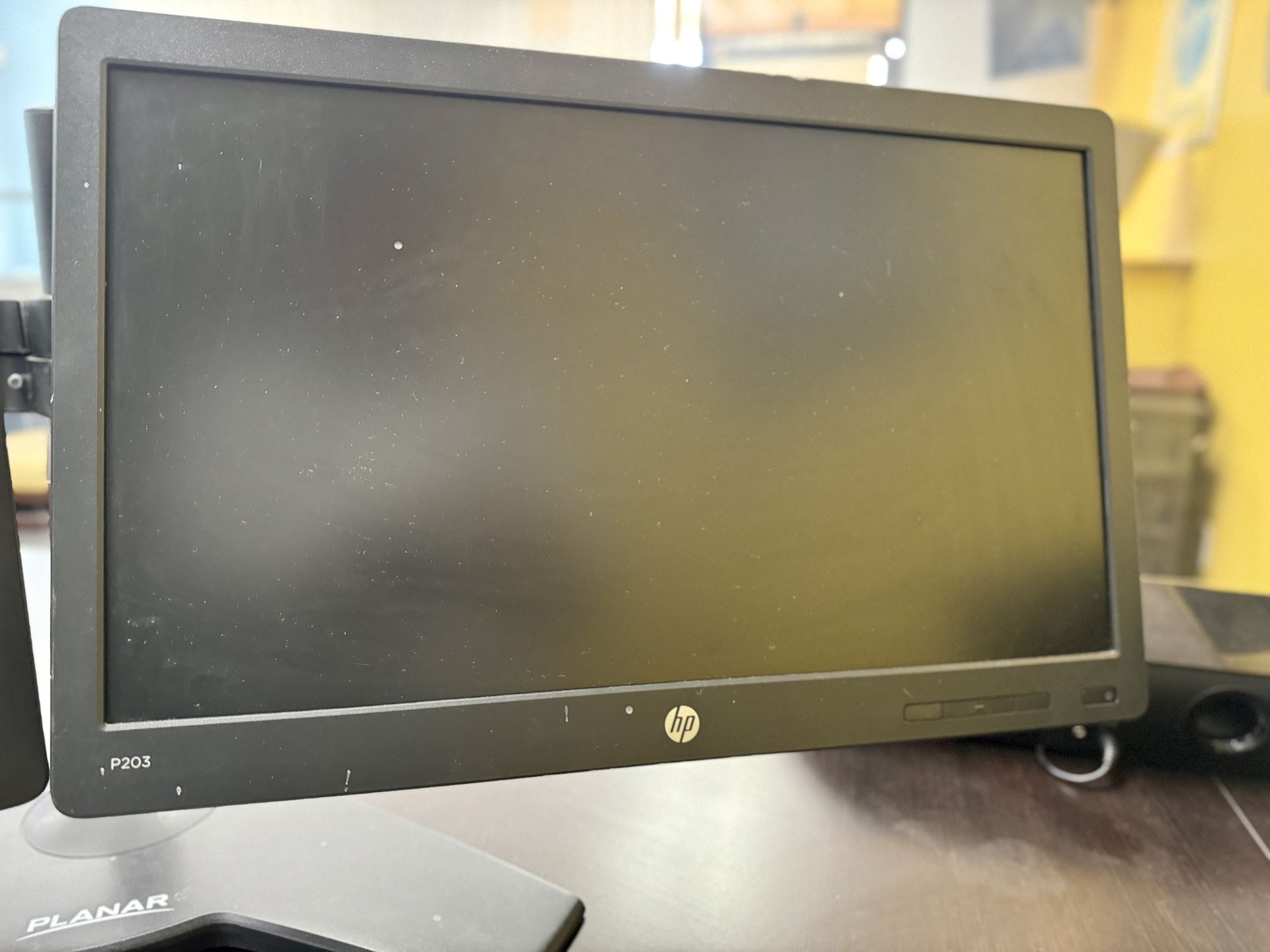 4- HP ProDisplay P202 Monitors 20" 1600 x 900