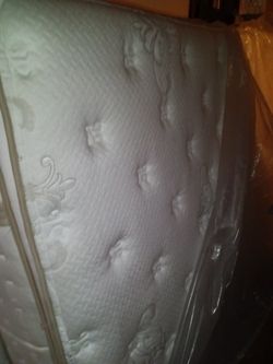 Queen Size High Quality Pillow Top Mattress