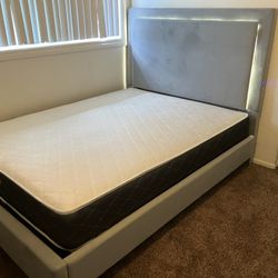 Queen Size Bed Frame With Mattress 
