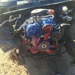 1995 Jeep Larado 5.7  Engine  800$