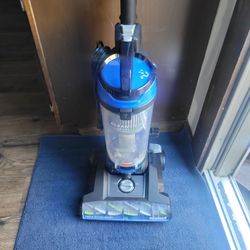 Bissell 3836 CleanView Swivel Vacuum with Triple Action