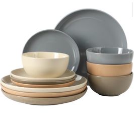 Gibson Home 12 pc Plate Set. New in box.