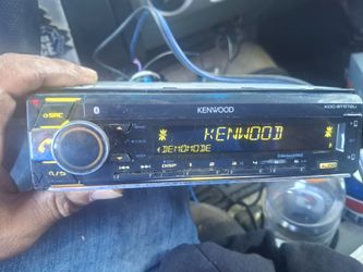 STEREO KENWOOD CD AUX USB BLUETOOTH CAMBIA DE DIFERENTES COLORES GOOD CONDICIÓN ABLO ESPAÑOL