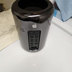 Mac Pro Late 2013 6-core 1 TB SSD 64 GB Ram Memory 