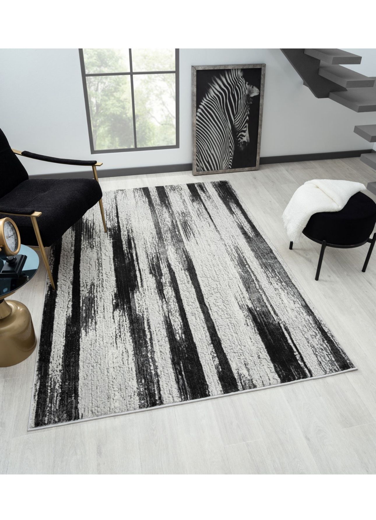 8/10 Brand New Black And White Modern Rug
