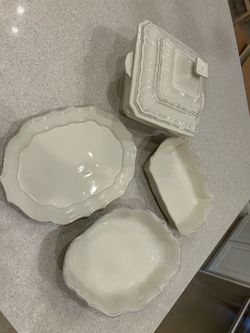 Dinner serving pieces
