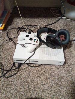 Xbox 1s headset controller white controller black