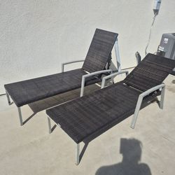 Free outdoor lounge chairs