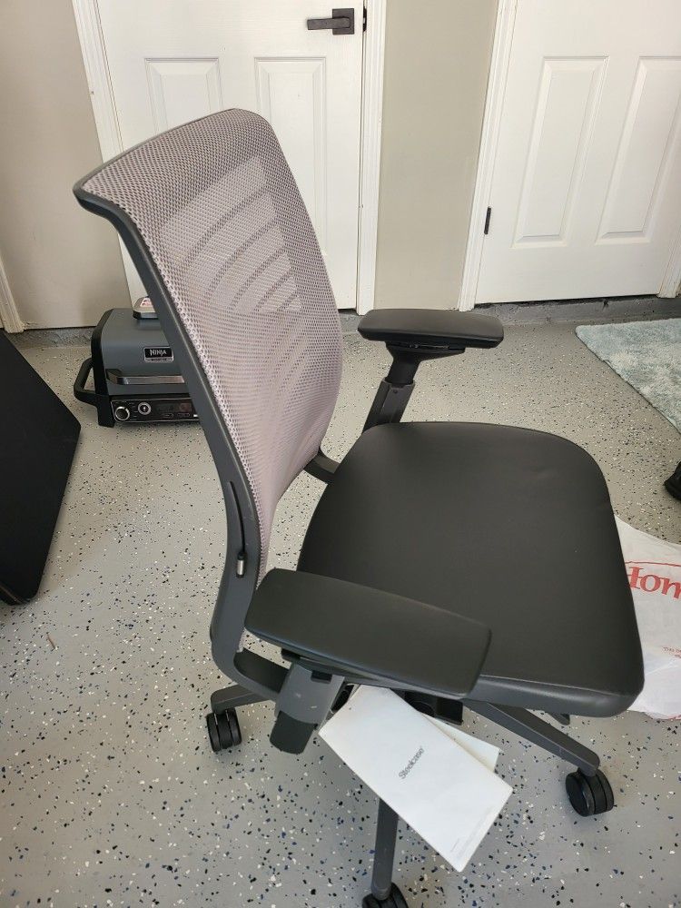 New Steelcase Tink Desk Chair