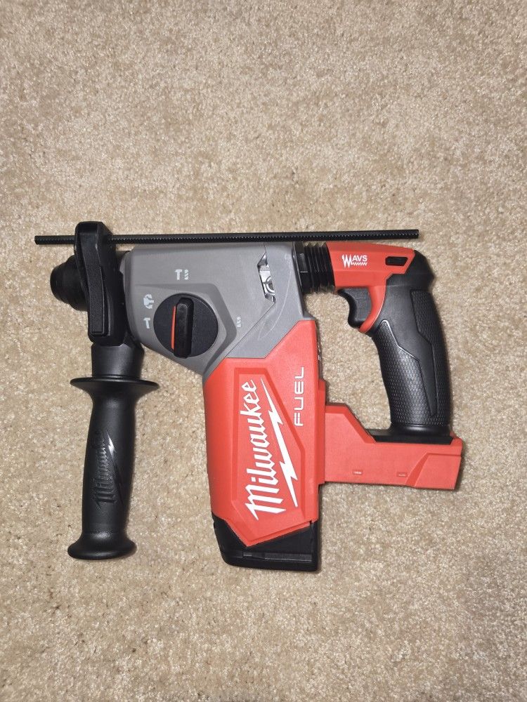 Milwaukee M18 1" Rotary Hammer Drill
