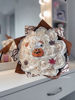 Halloween Snoopy Ribbon Rose Bouquet