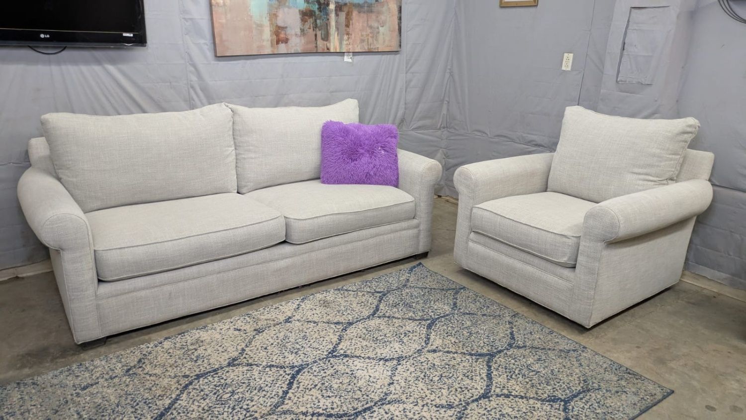🛋️💥 Macy's Sofa And Swivel Chair 💥 Free Delivery And Financing Available!
