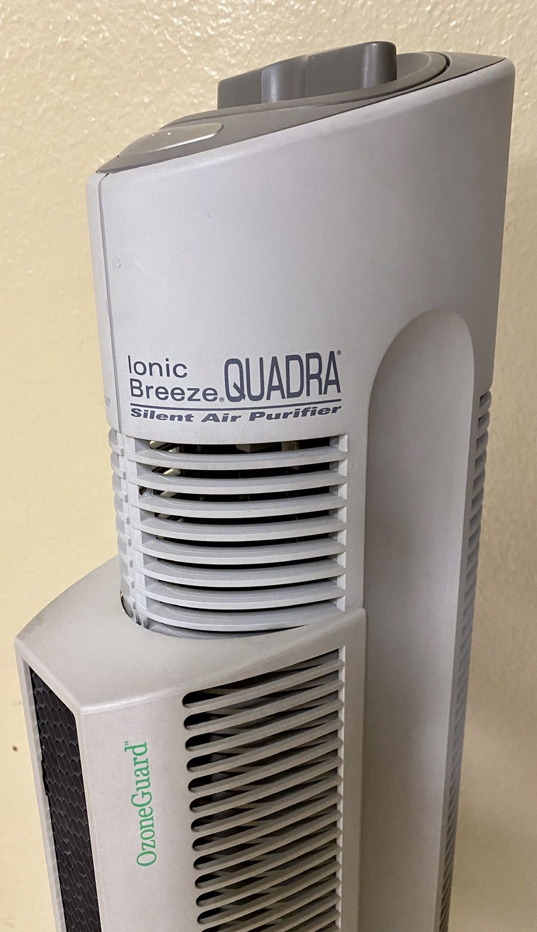 SHARPER IMAGE IONIC BREEZE QUADRA SILENT AIR PURIFIER WITH OZONE GUARD