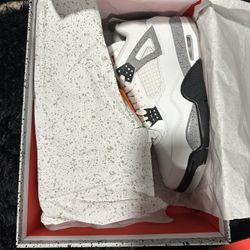 Jordan 4 White Cement size 9.5
