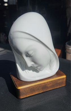 Vintage Porcelain Madonna Mary Collectible 