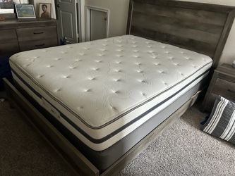 Queen Bedroom Set w/ Mattresses