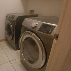 ALMOST NEW - Samsung W/D Set with Steam
