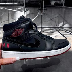Nike Air Jordon Footwear l Black, Red l Mid l 10.5 l EUC