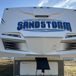 2012 SANDSTORM 29Ft TOY HAULER FIFTH WHEEL 