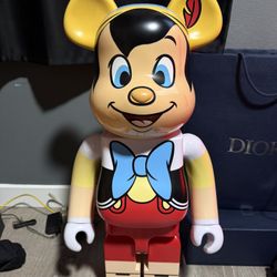  BE@RBRICK 1000% collectible. 