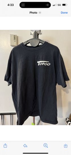 A minimalist design with “Topoo” logo on the front, perfect for casual wear.