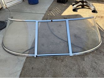 Boat windshield