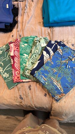 Hawaiian Button ups Size Medium