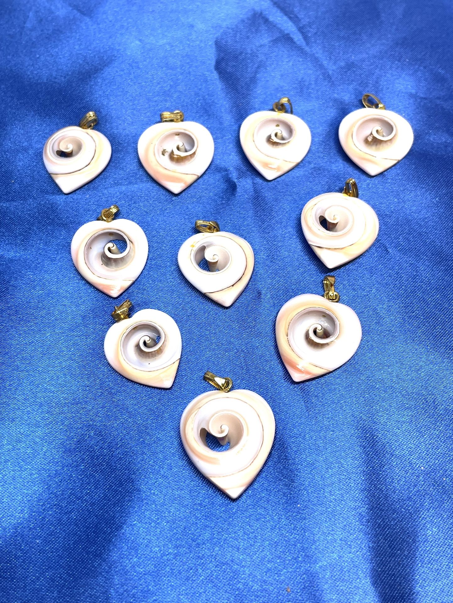 Lot Of 10 Conch She’ll Heart Pendants
