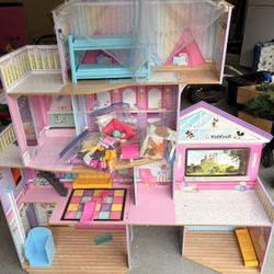 Kid Kraft Dollhouse 