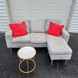 Sectional Small And Table 