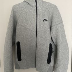 Grey Nike Tech (Size medium)