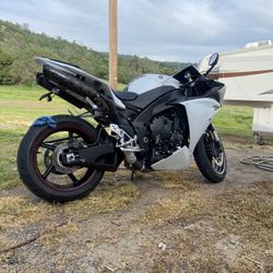 2010 Yamaha R1