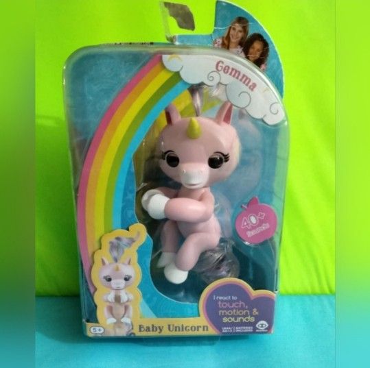 New -Gemma Light Up Unicorn Fingerlings WooWee Friendly Interactive Toy
box is torn