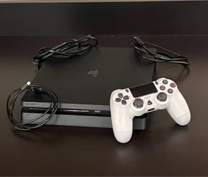 PS4 Slim 500GB + Controller + All Cables