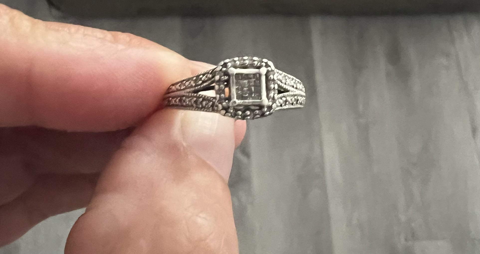 Women’s Engagement Ring