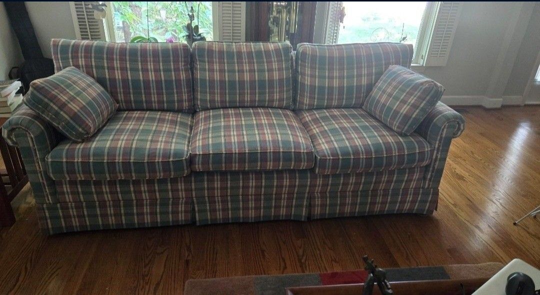SOFA -COMFORTABLE LIKE NEW -