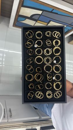 Argollas de oro earrings