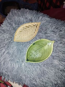 2 Ceramic leaf dishes